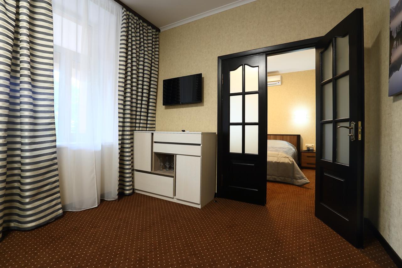 Oberig Hotel Kyiv Exterior photo